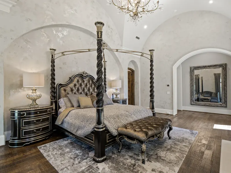 Master bedroom four-poster bed beneath groin-vaulted plaster ceilings